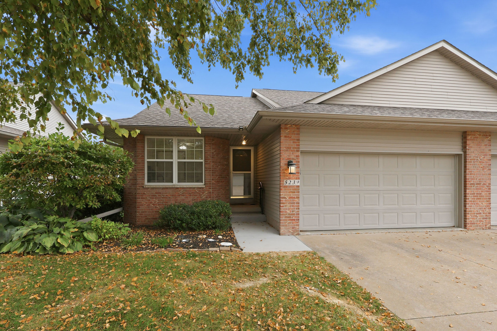 5239 Red Fox Road — photo