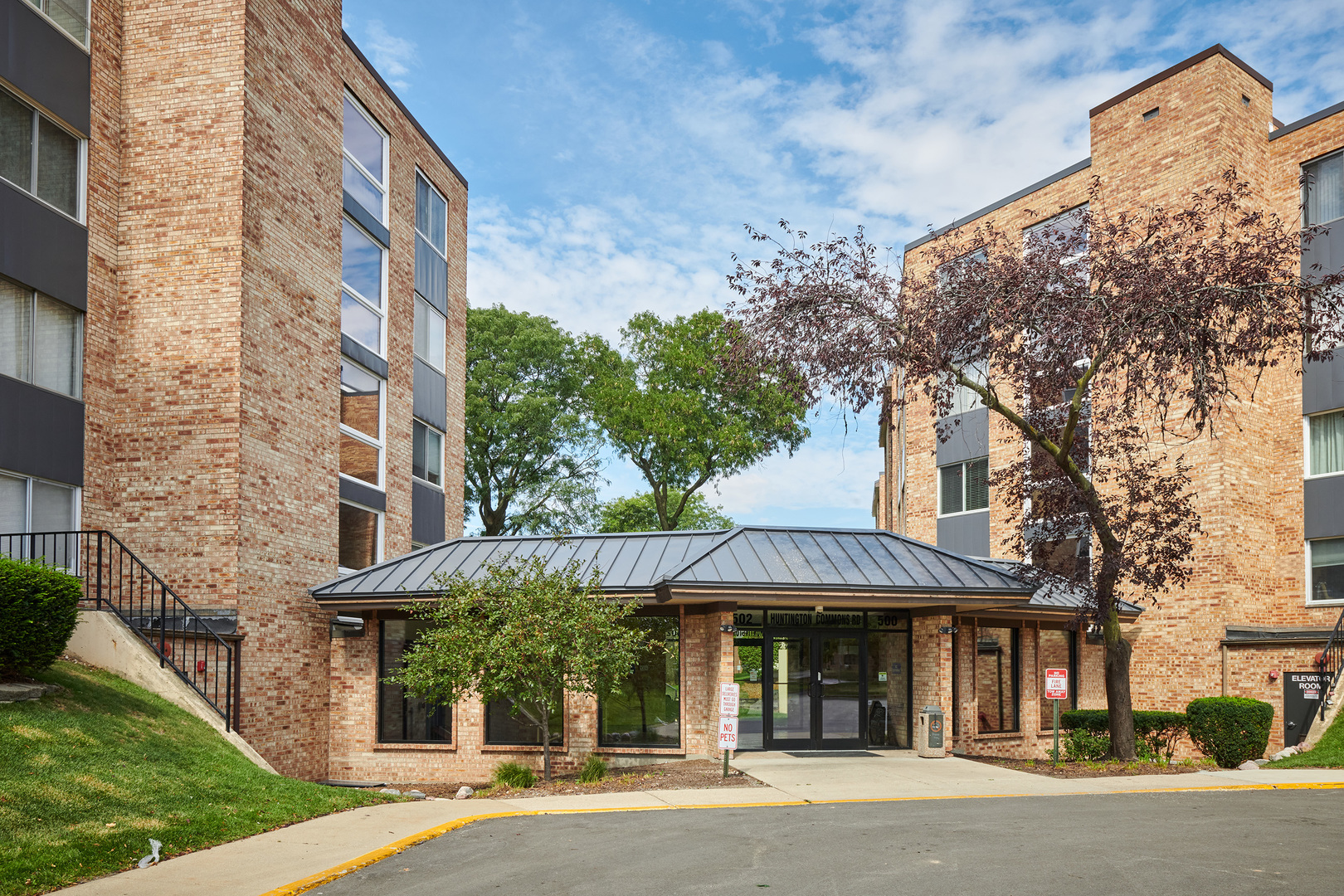 502 W Huntington Commons Road 238 — photo