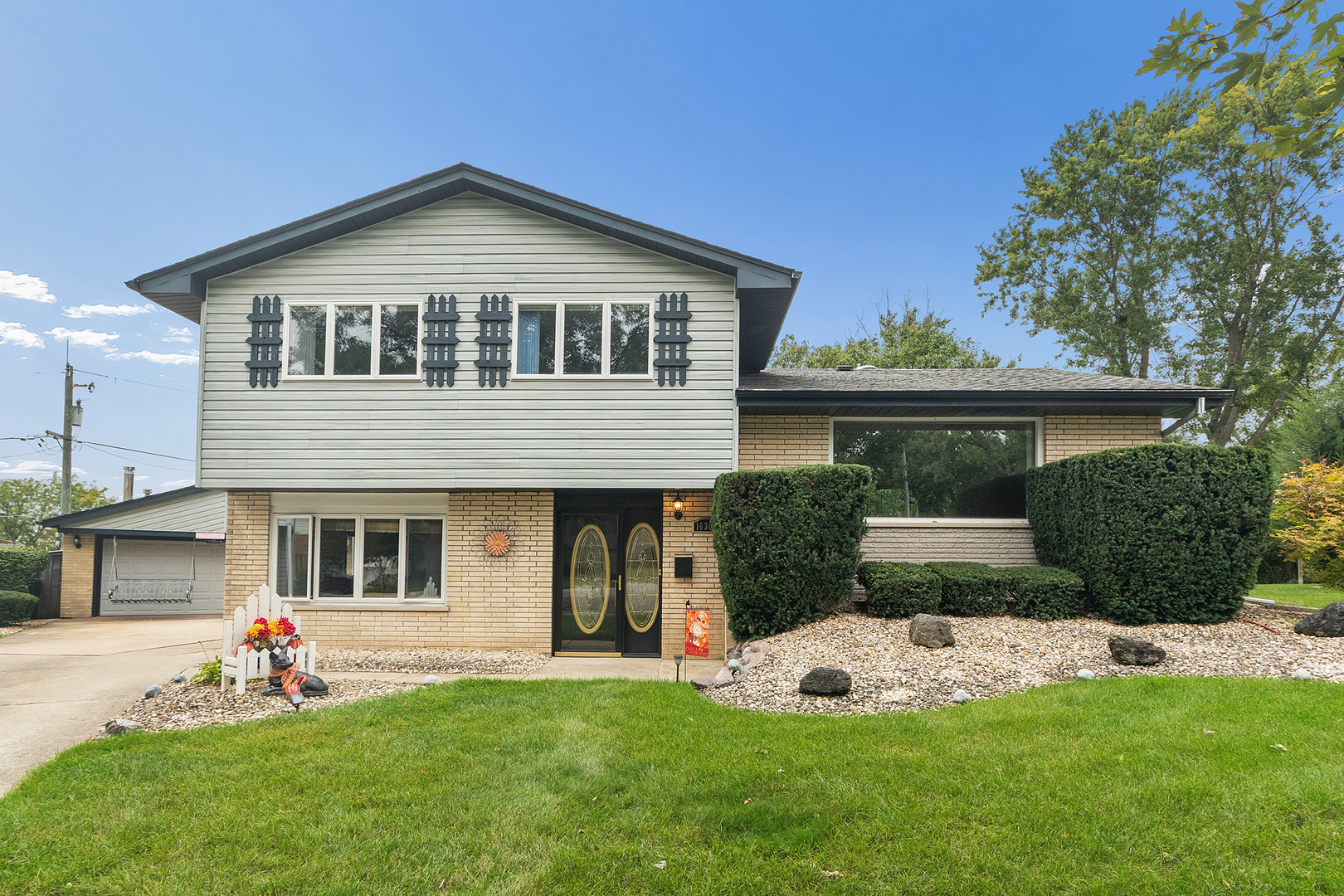 Home in Tinley Park, IL 60477 — photo 2