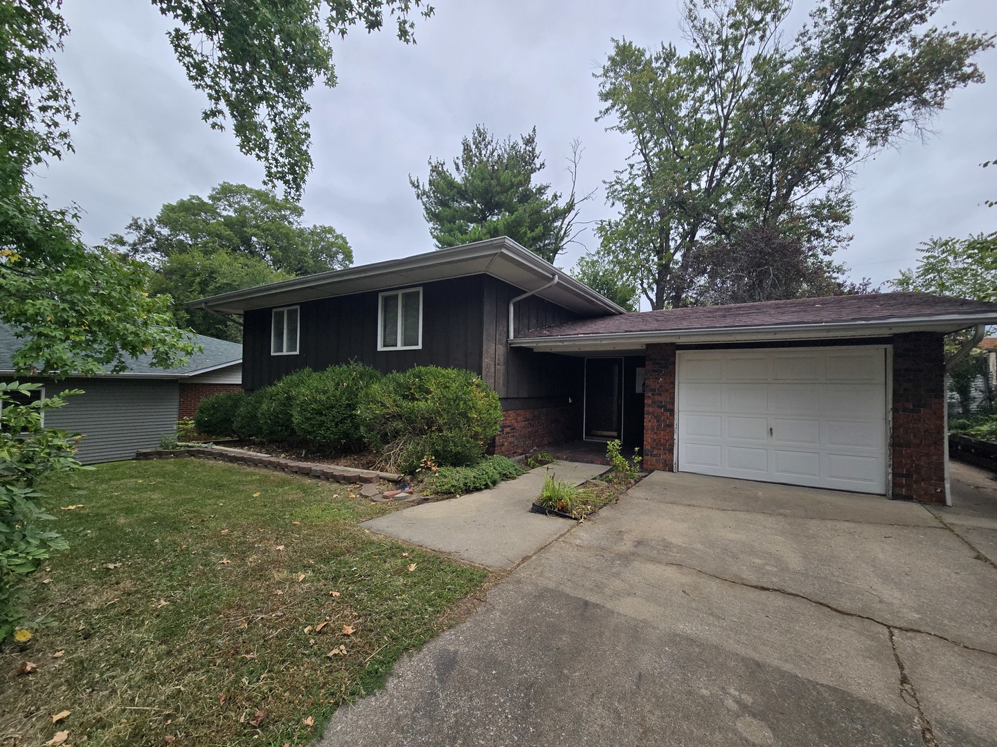 10 Westwood Drive — photo