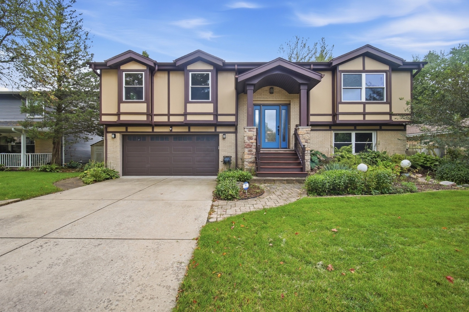 135 W King Arthur Court — photo