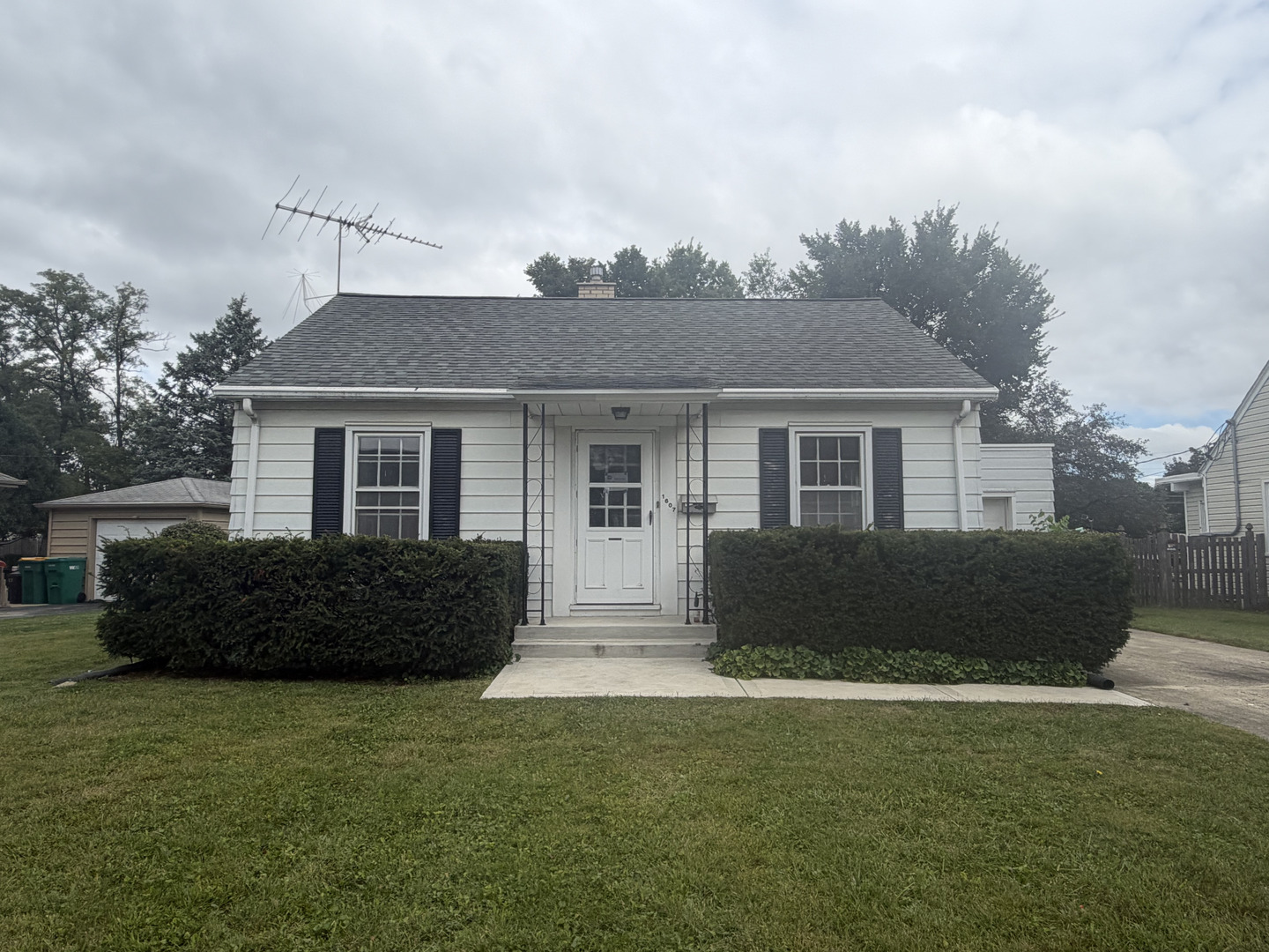 1607 Stratford Court — photo