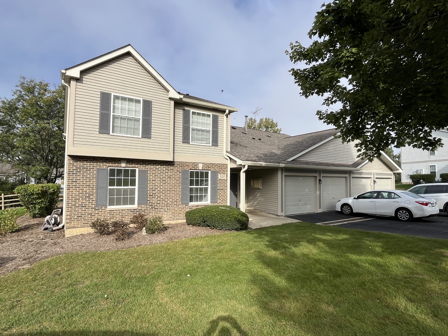 320 Buckingham Circle B — photo
