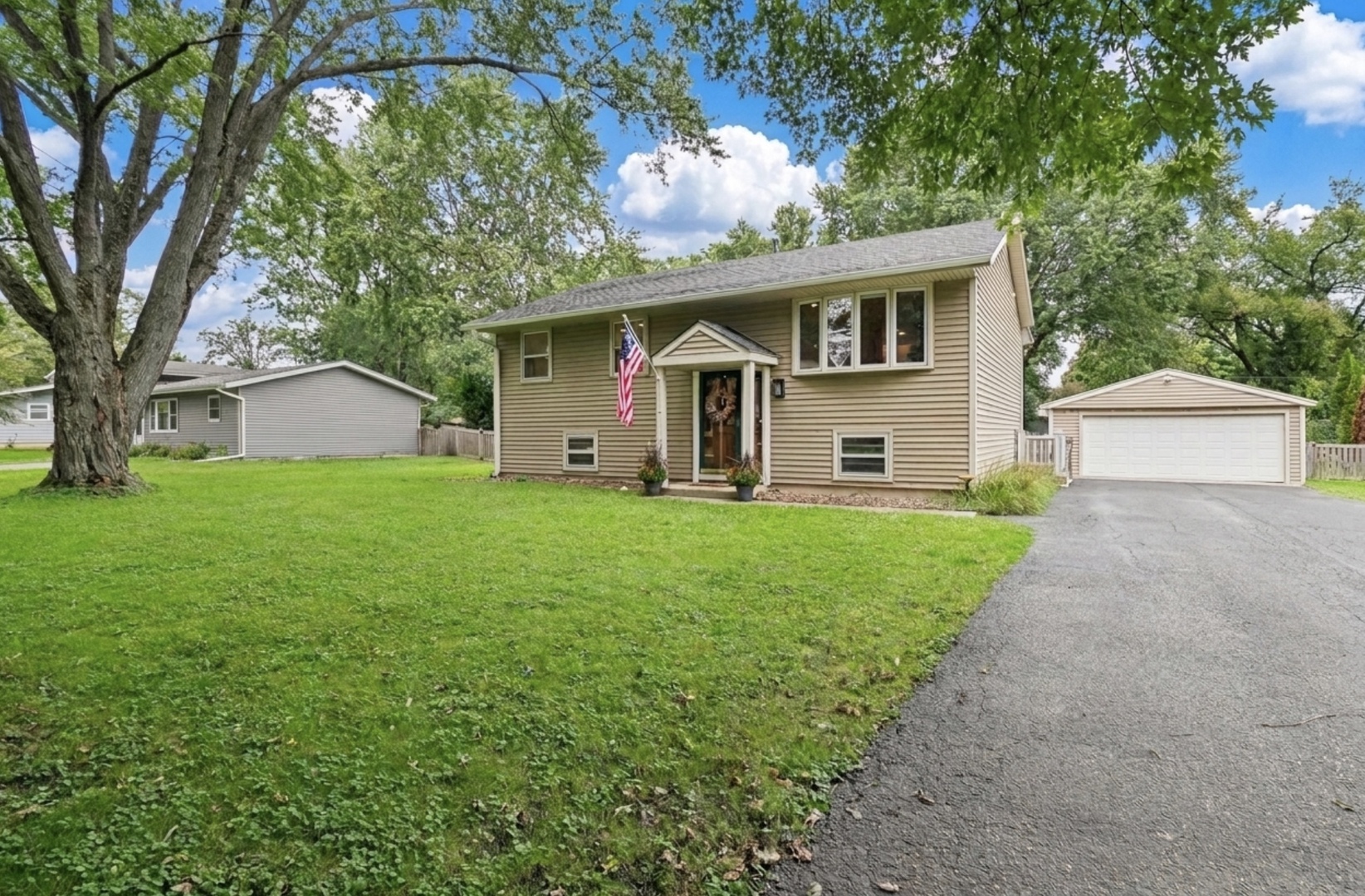 15670 W Sprucewood Lane — photo