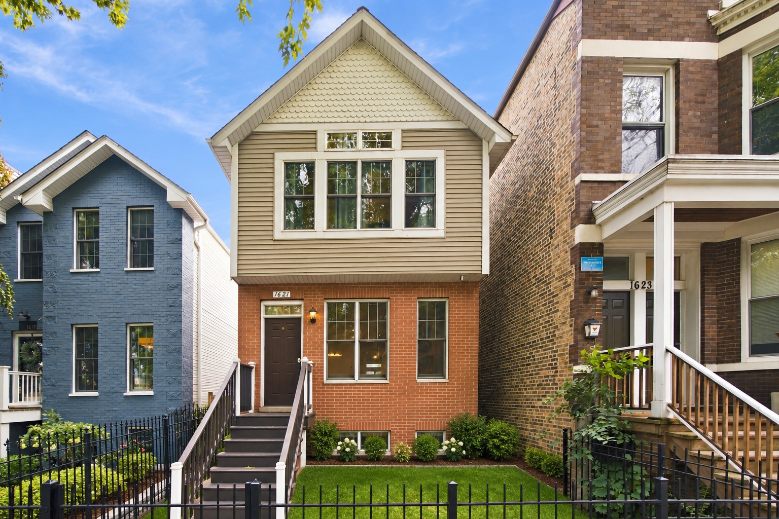 1621 W Huron Street — photo