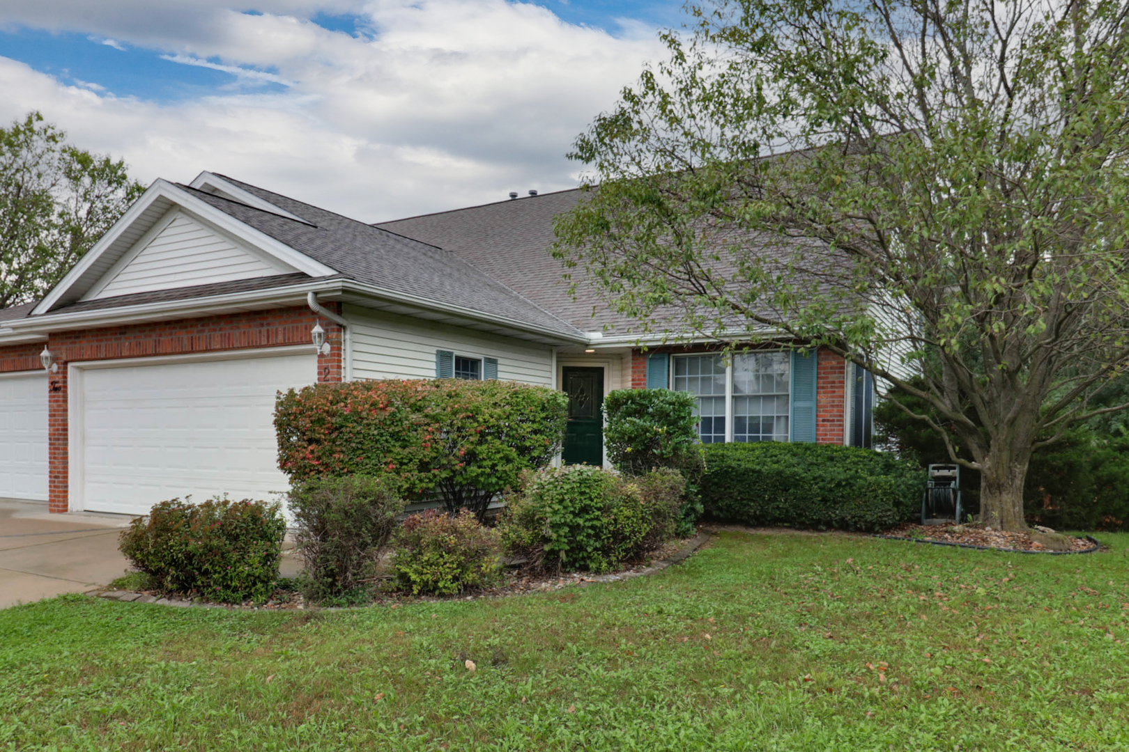 2 Lone Oak Court — photo