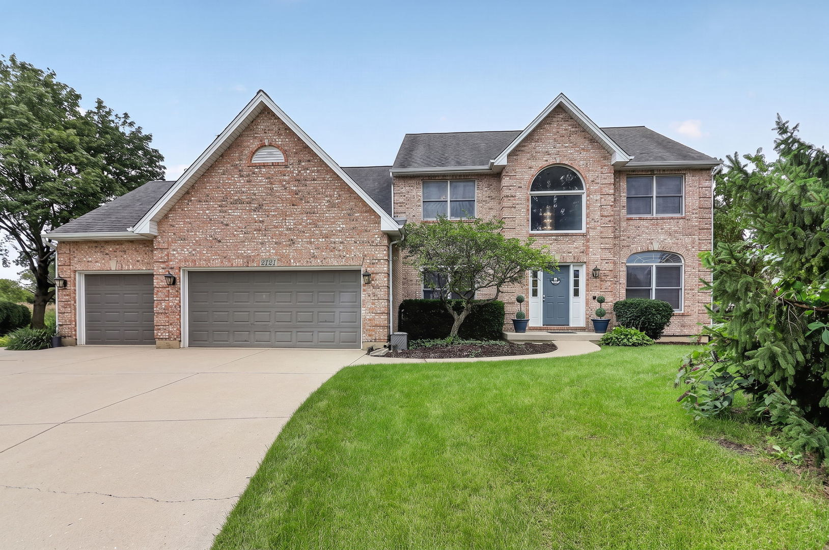 2121 Burnham Court — photo
