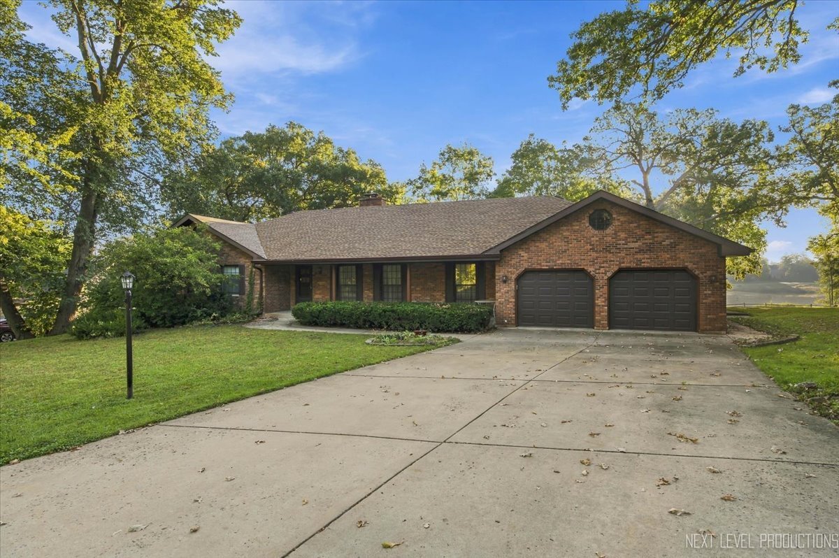 6S383 Shagbark Lane — photo