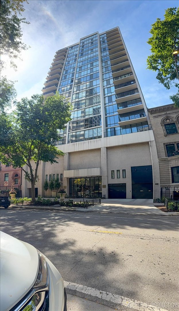 1516 N State Parkway 8C — photo