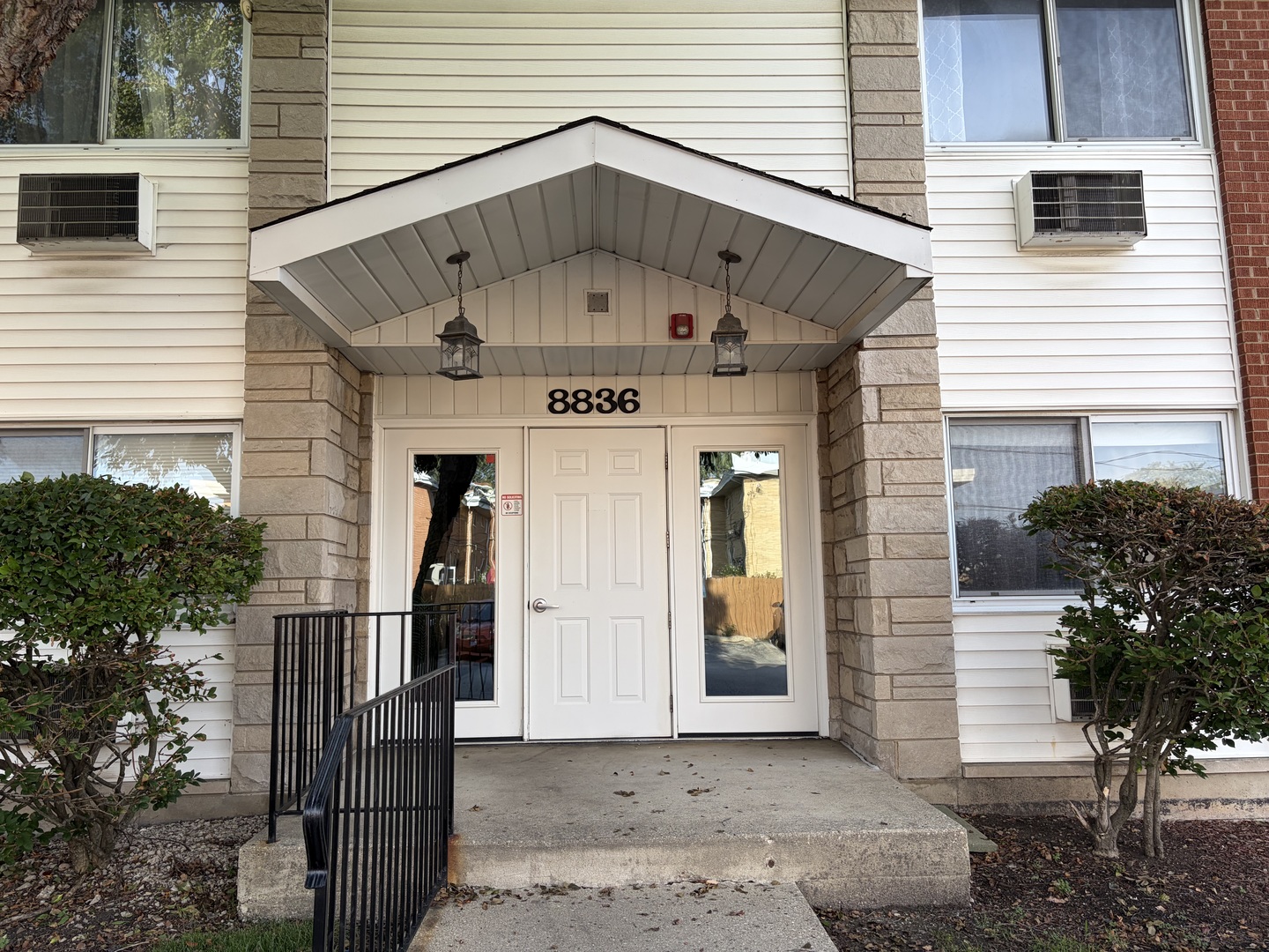 8836 N Western Avenue 207G — photo
