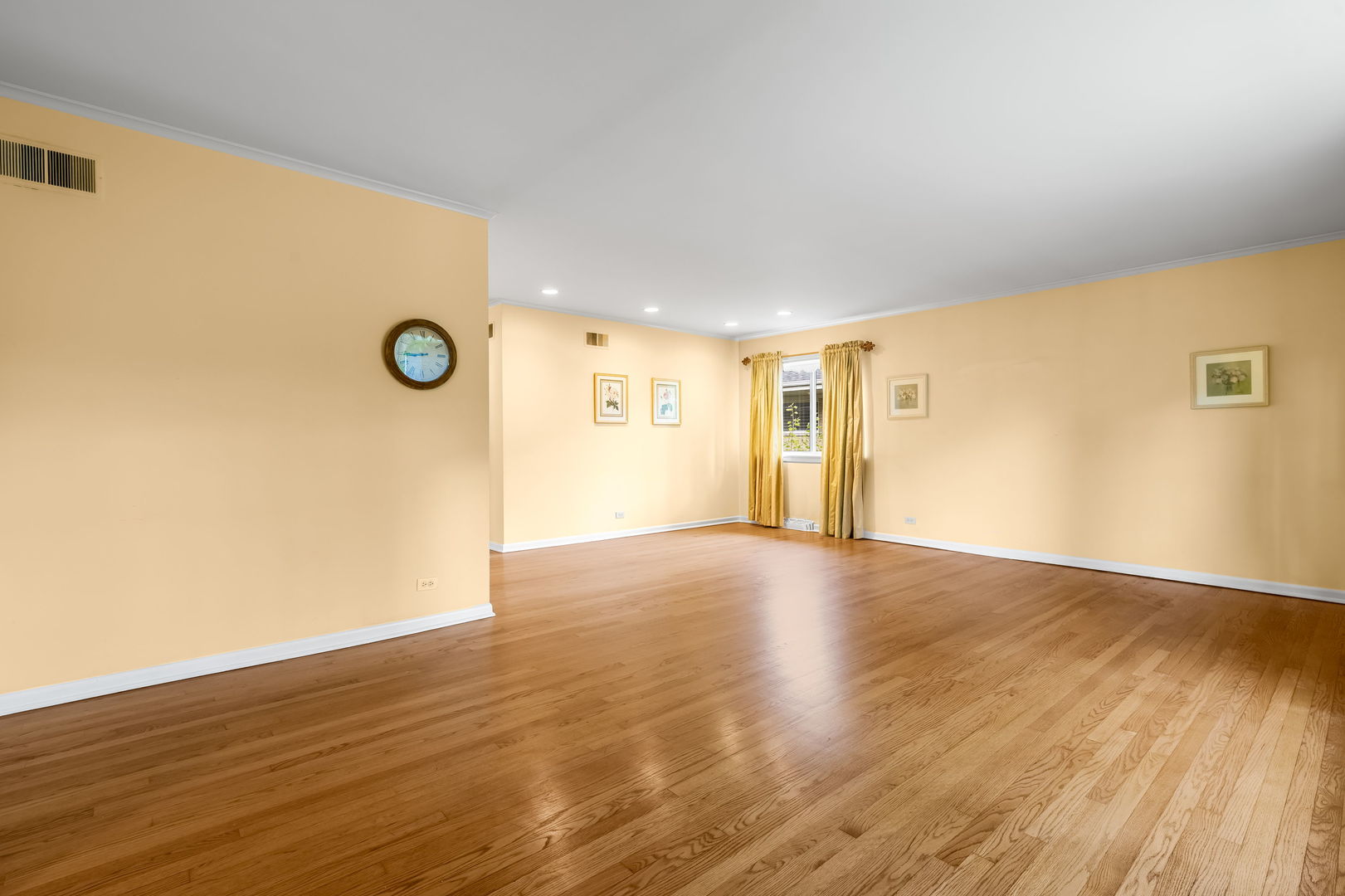 Home in Riverside, IL 60546 — photo 3