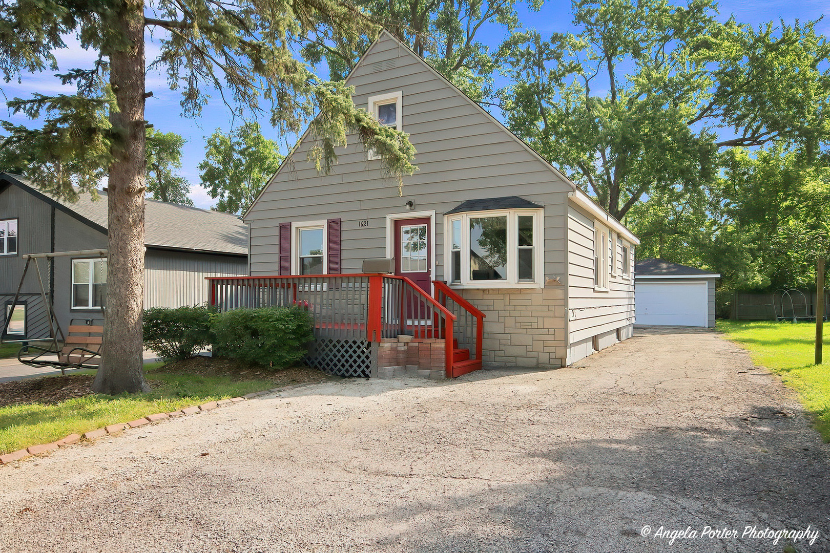 1621 Round Lake Drive — photo