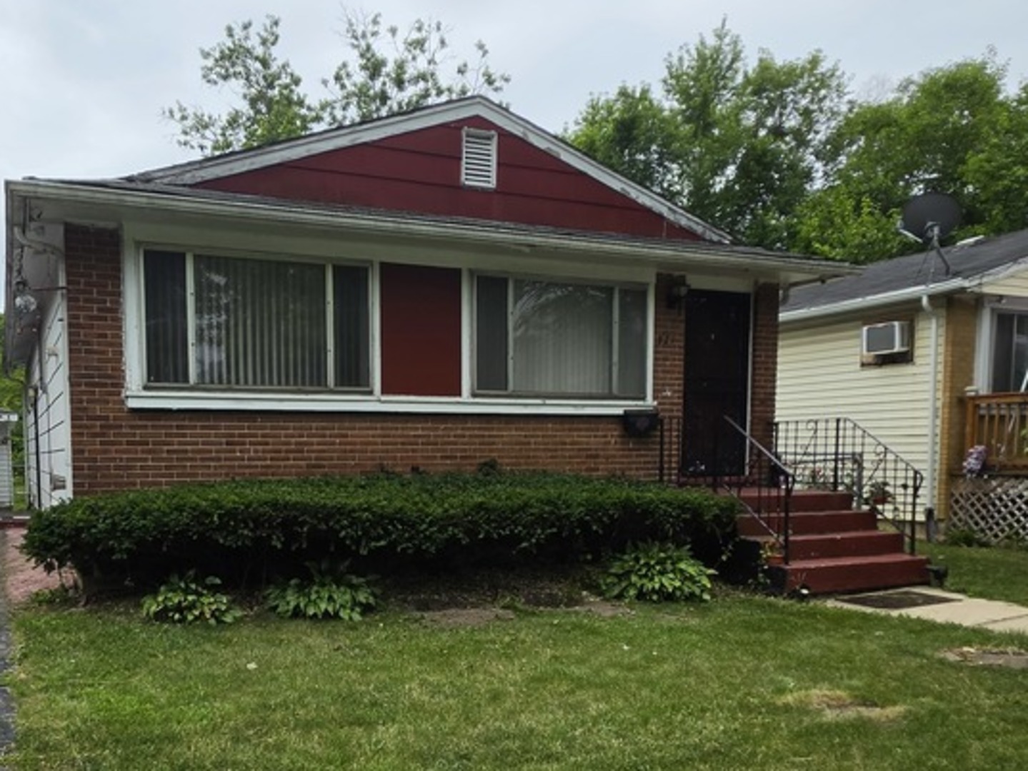 821 E 10th Place — photo