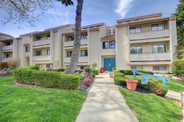 2205 Melrose Drive B — photo