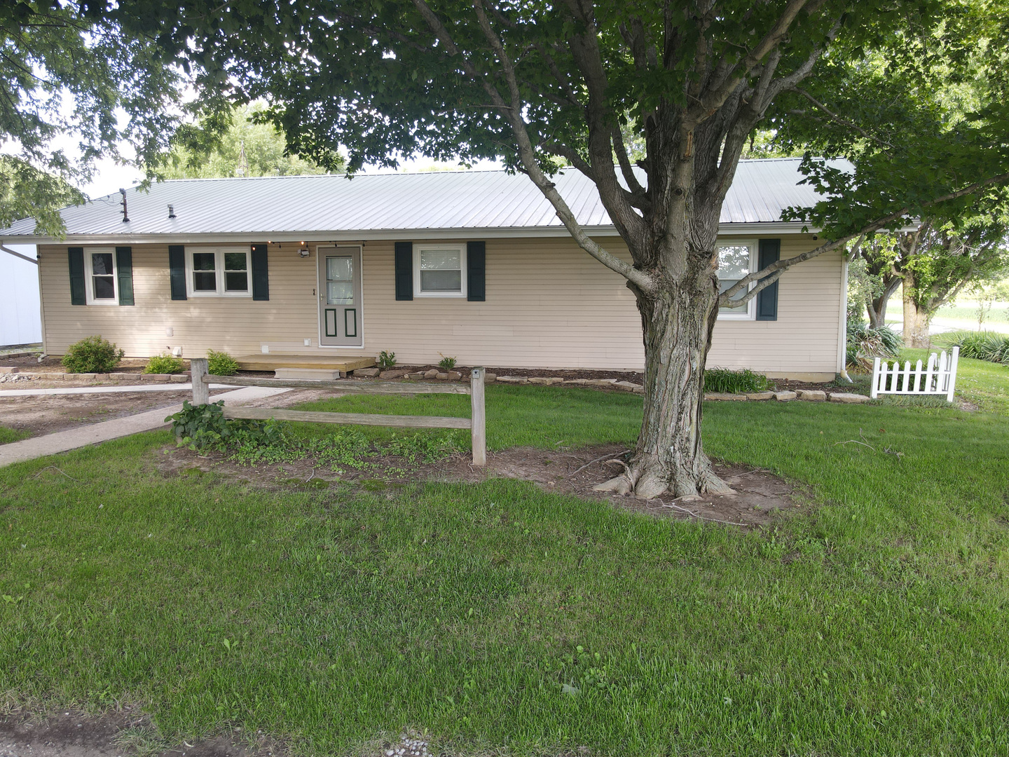 1377 N County Road 750 Road — photo