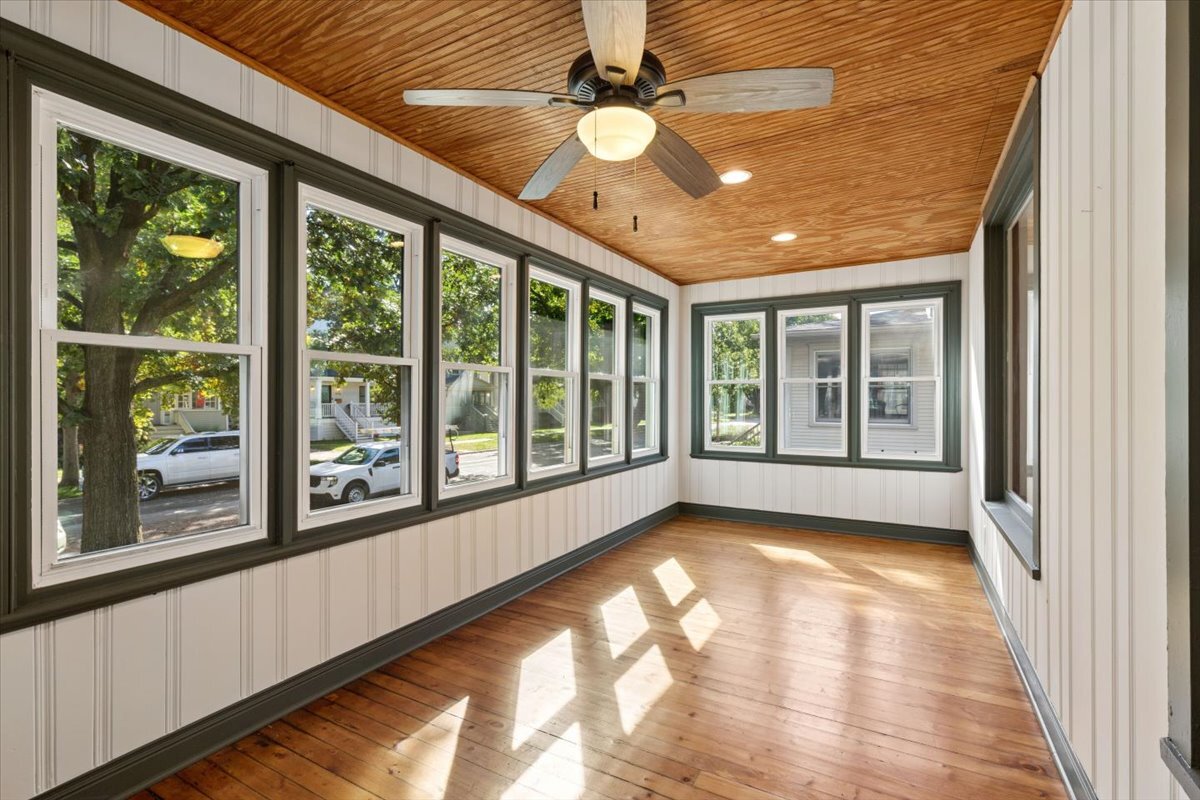 Home in Oak Park, IL 60304 — photo 2