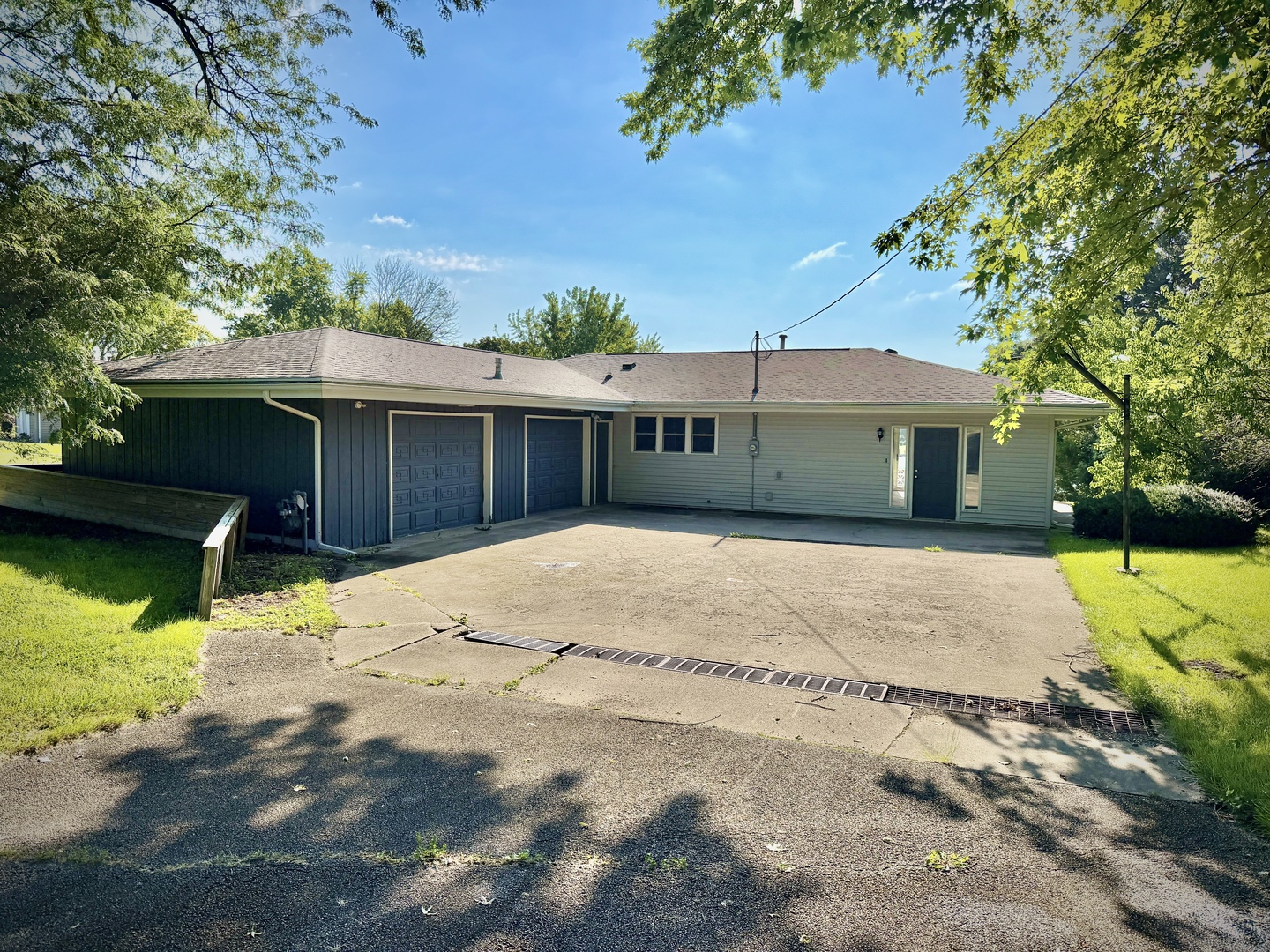 1100 Sunset Drive — photo