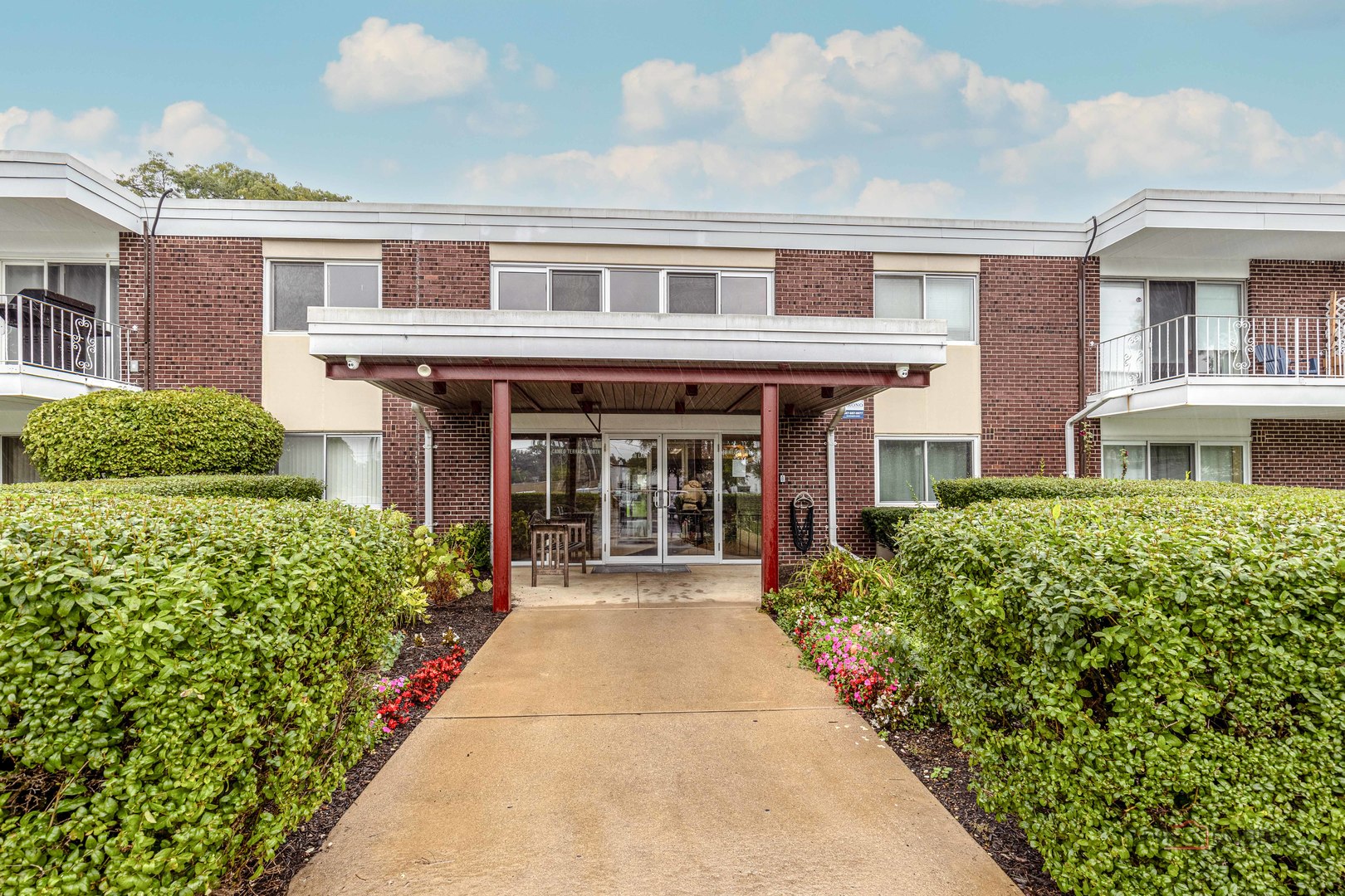 100 Deborah Lane B18 — photo