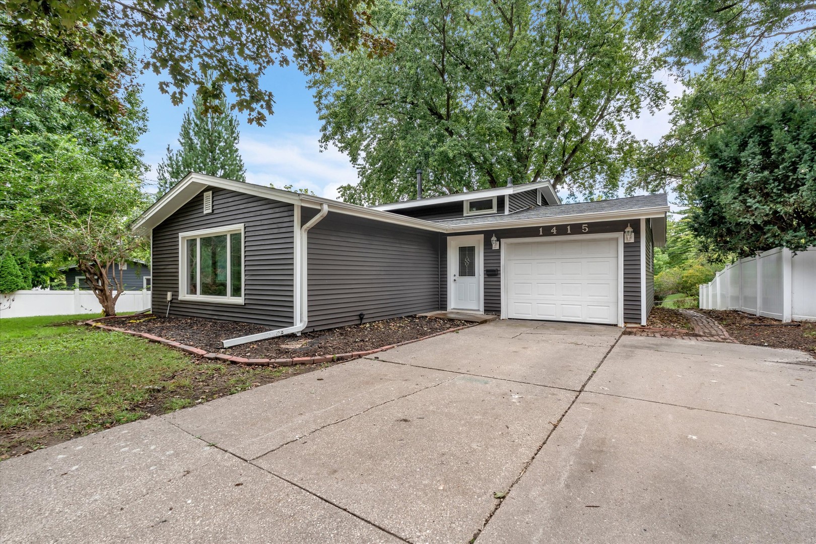 1415 Fairlane Drive — photo
