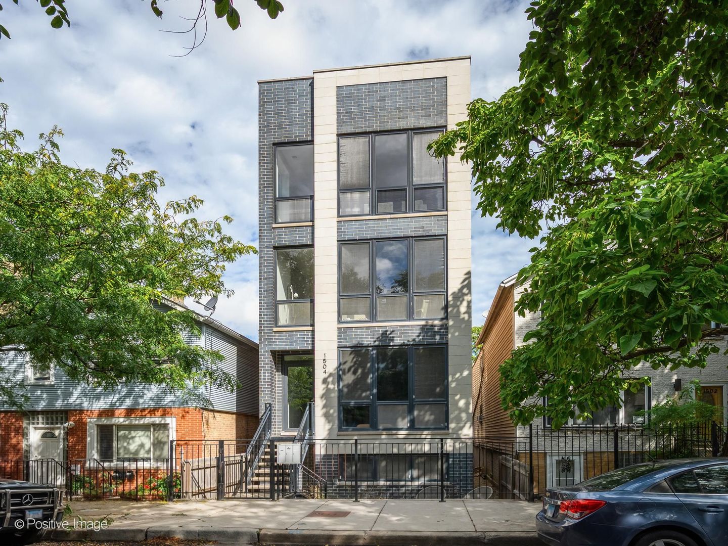 1504 W Walton Street 3 — photo