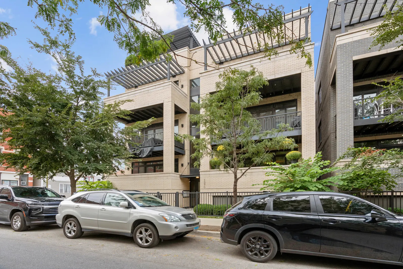 1370 W Walton Street 1E — photo