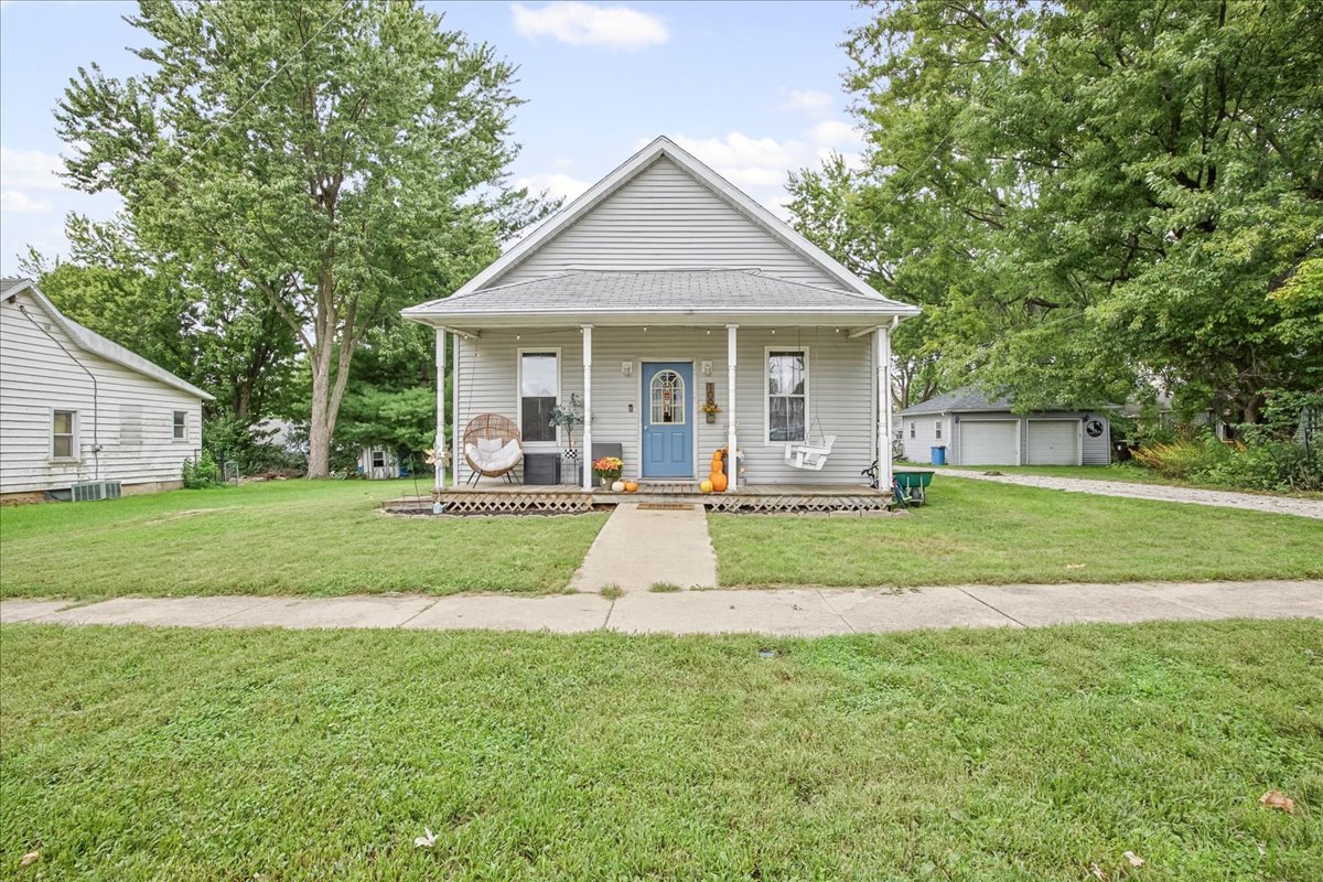 109 S Willow Street — photo