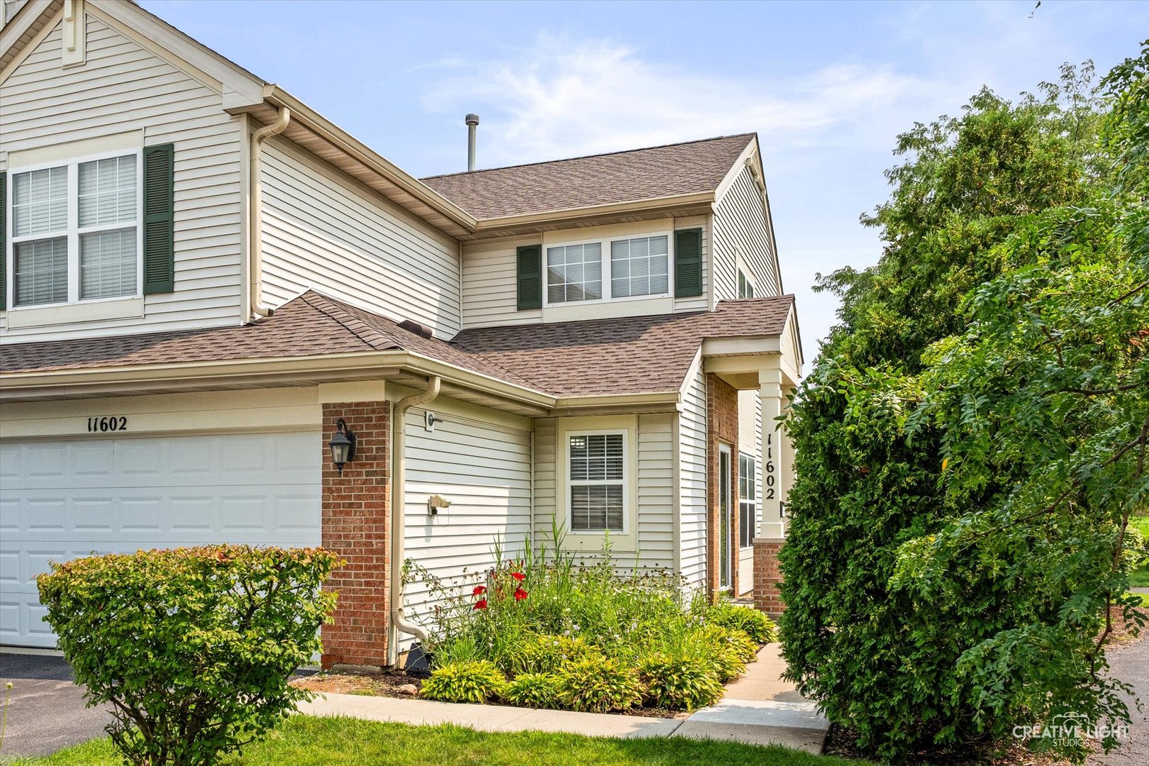 Home in Huntley, IL 60142 — photo 2