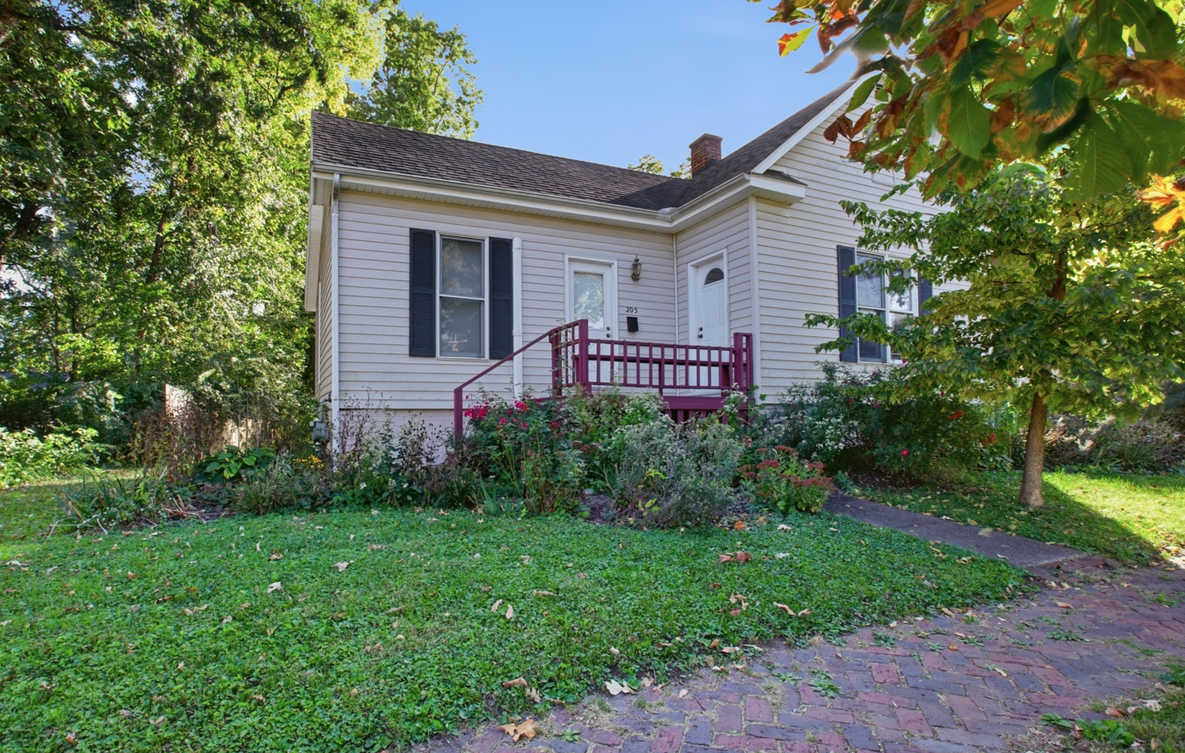 205 E Oregon Street — photo