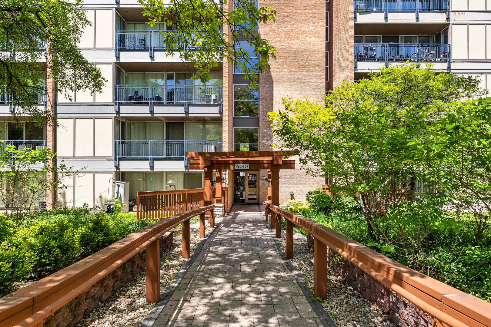 6010 Oakwood Drive 3H — photo