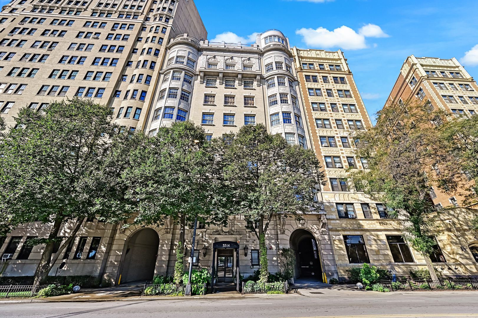 3314 N Lake Shore Drive 9D — photo