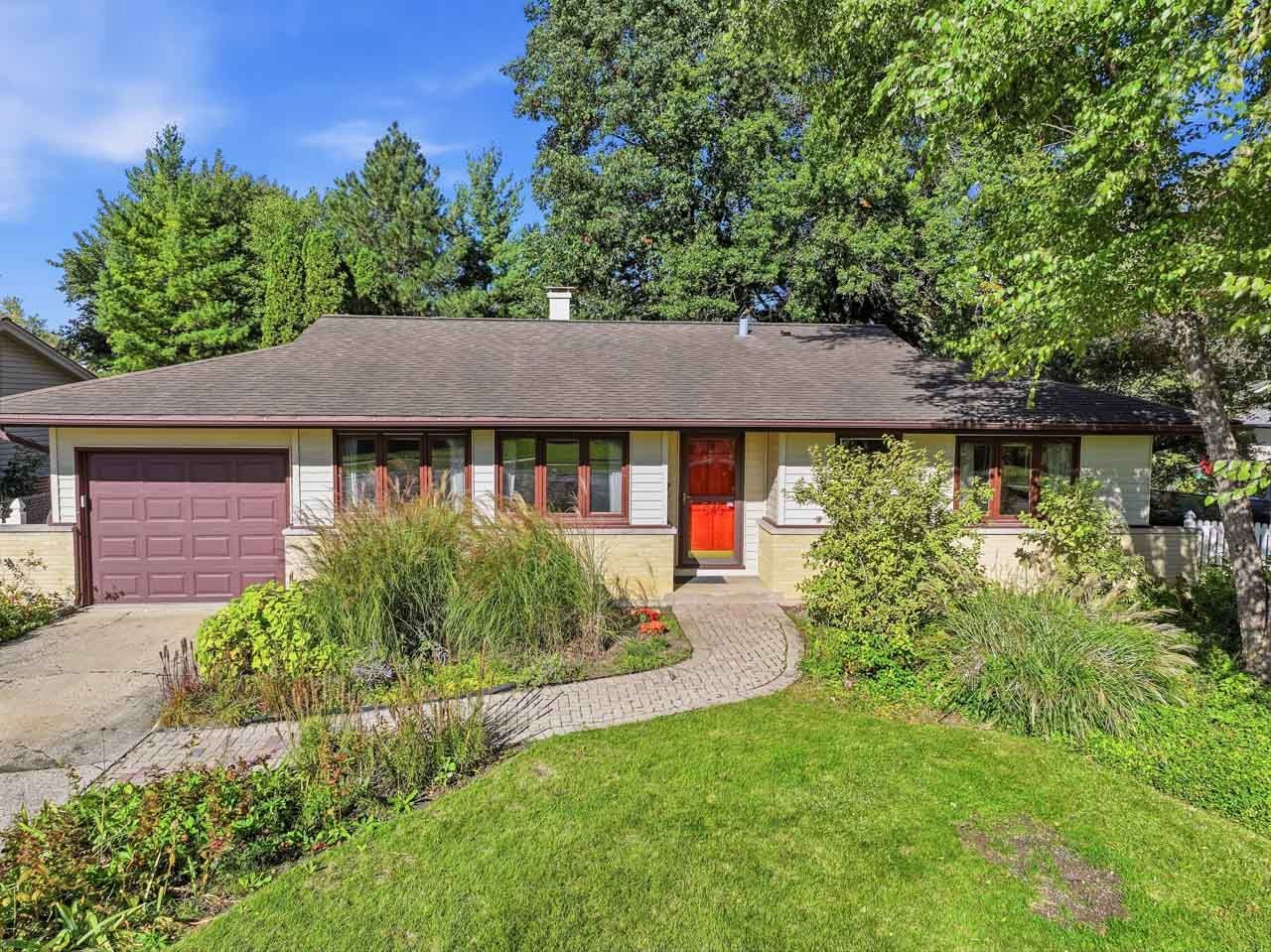 540 Edgewood Lane — photo
