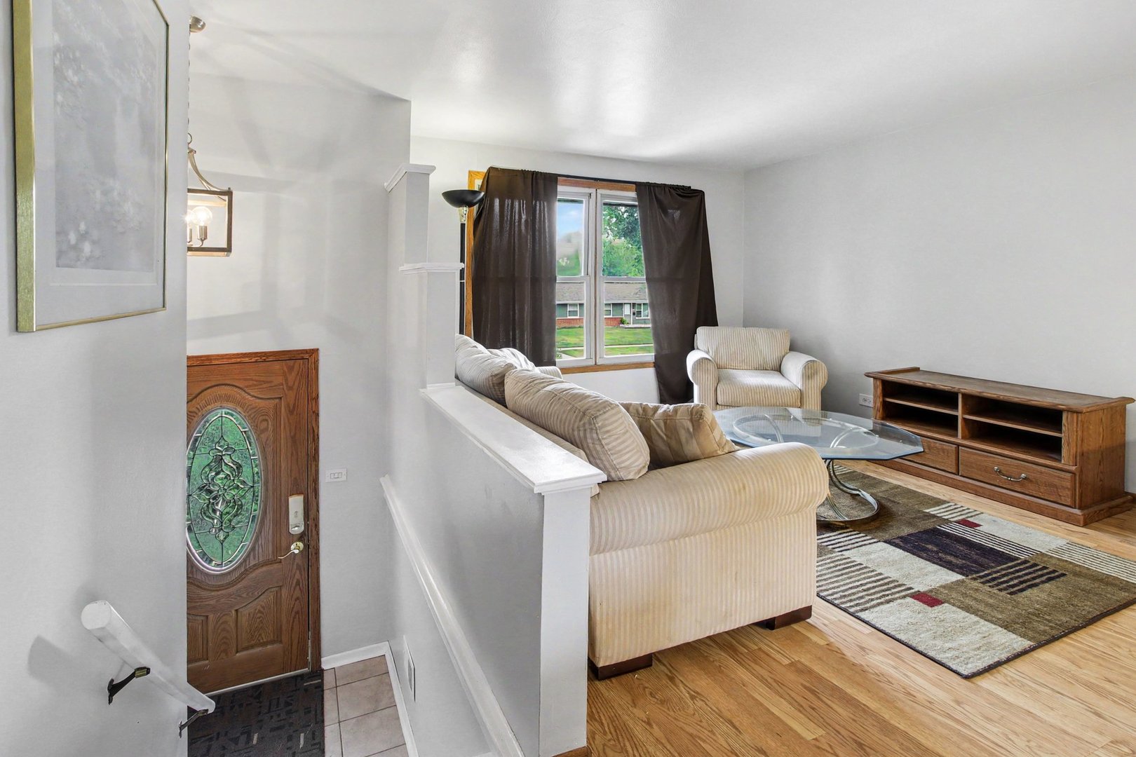 Home in Schaumburg, IL 60193 — photo 2