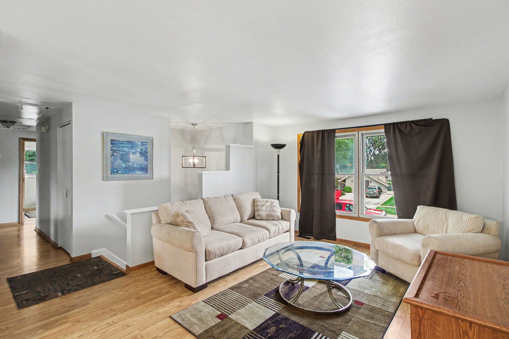 Home in Schaumburg, IL 60193 — photo 3