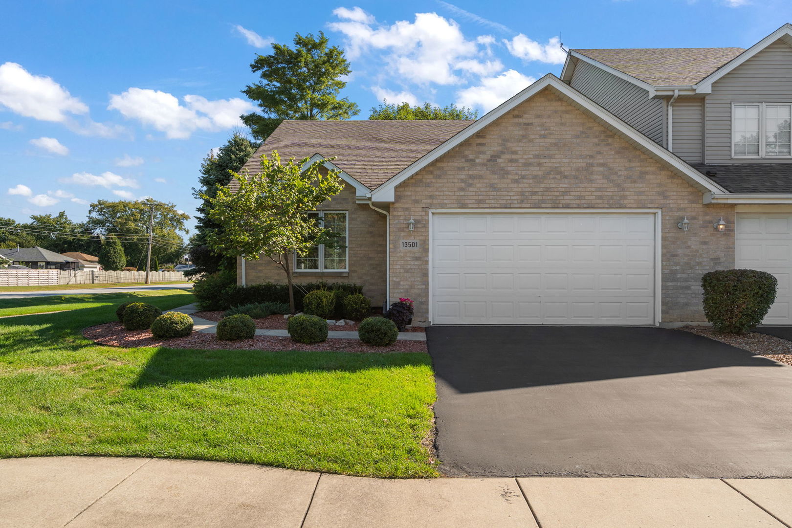 Home in Crestwood, IL 60418 — photo 2