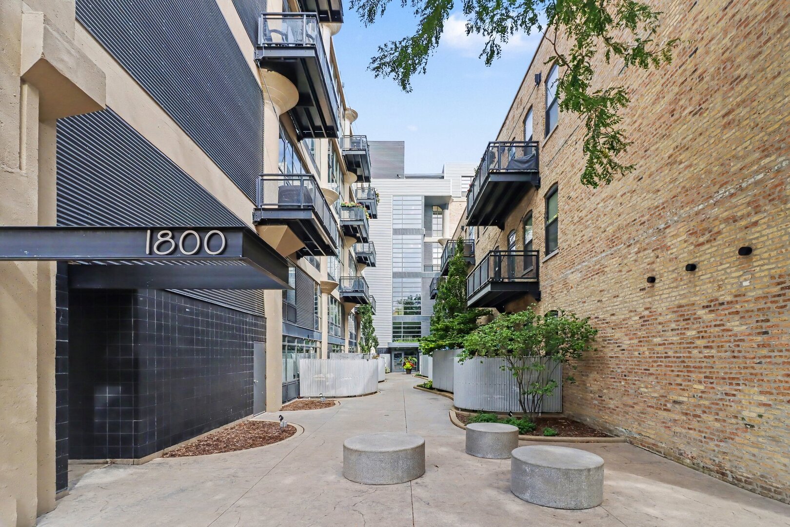 1800 W Grace Street 204 — photo