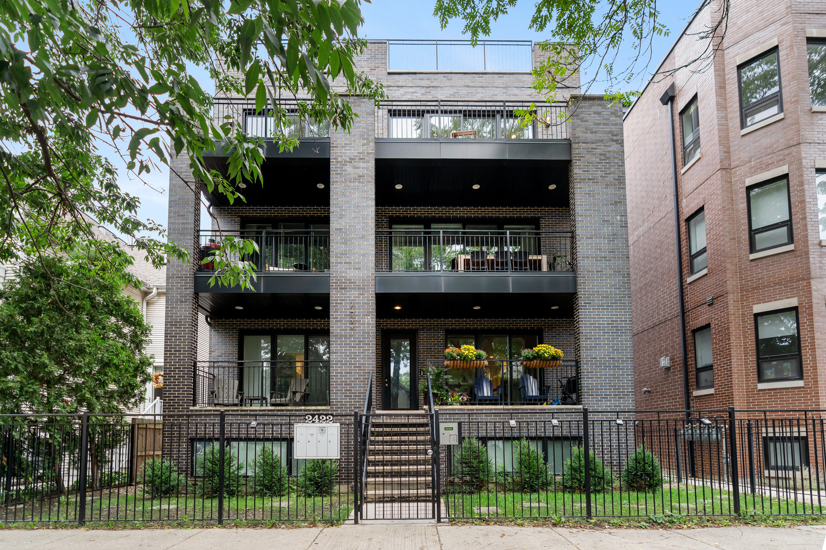 2422 W Lyndale Street 3 — photo