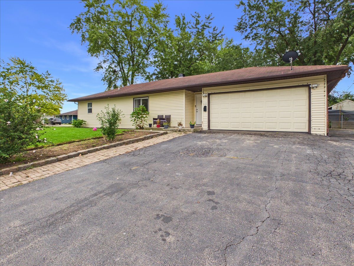121 Fairway Road — photo