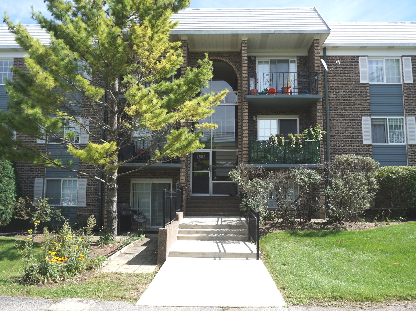 1503 N Windsor Drive 302 — photo