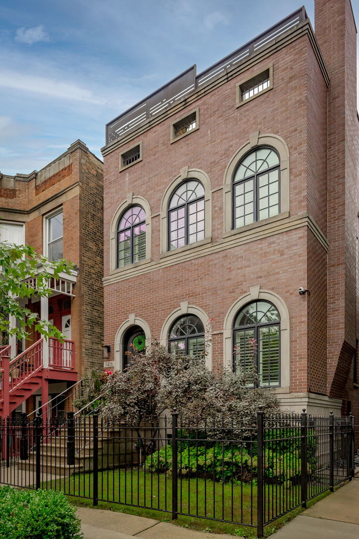 3416 N Leavitt Street — photo