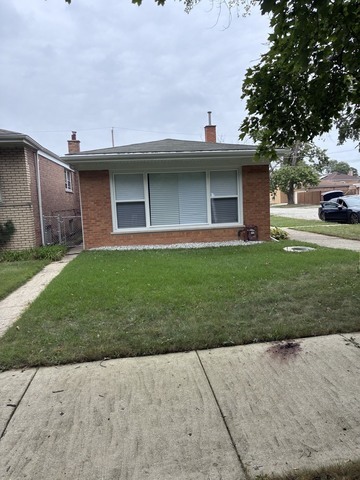 Home in Chicago, IL 60619 — photo 2