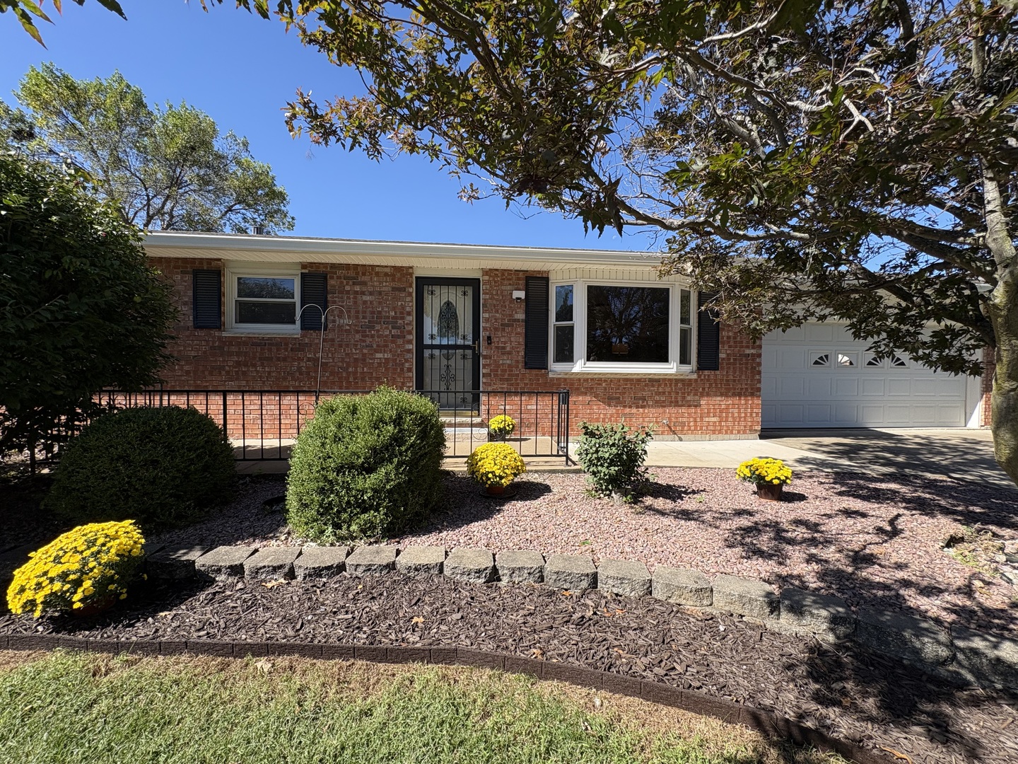 2310 Mary Lane — photo