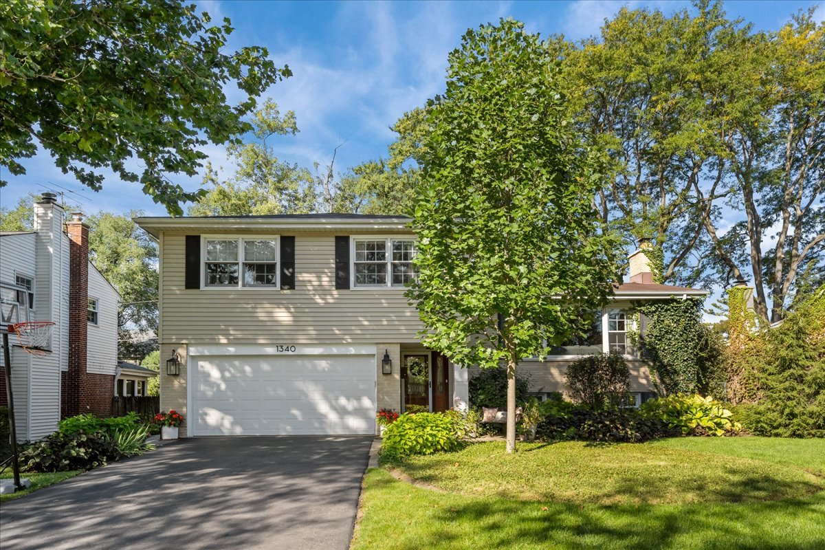 1340 Hawthorne Lane — photo