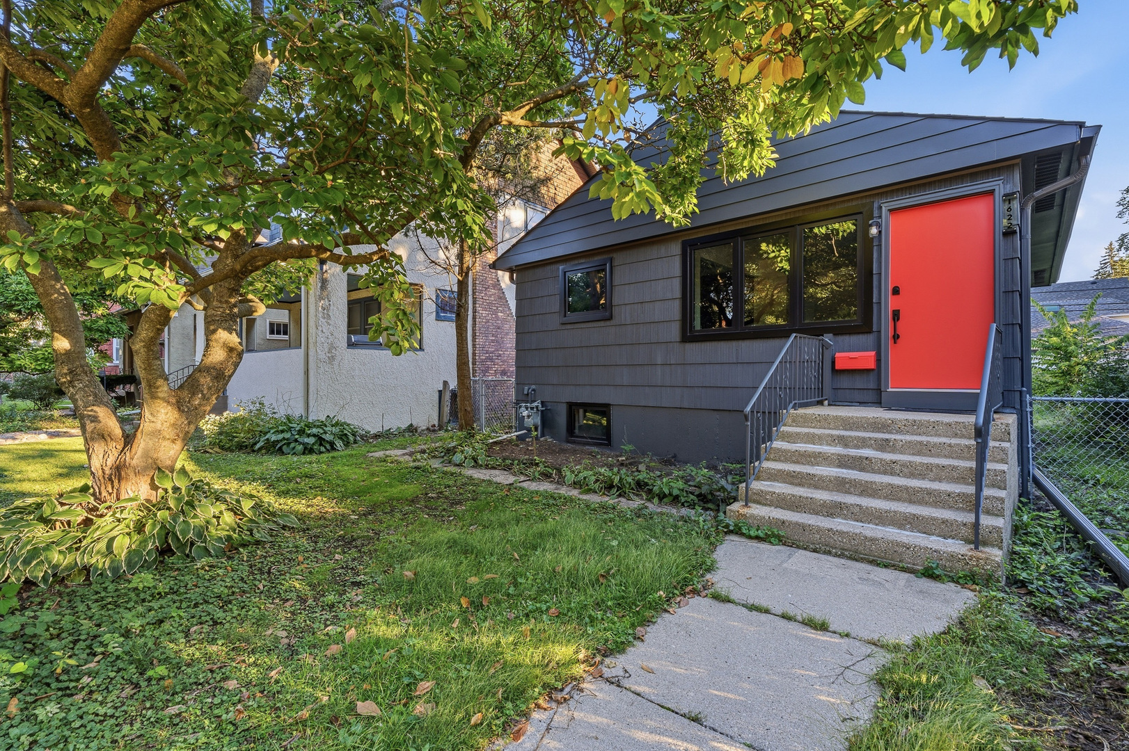1622 Dempster Street — photo