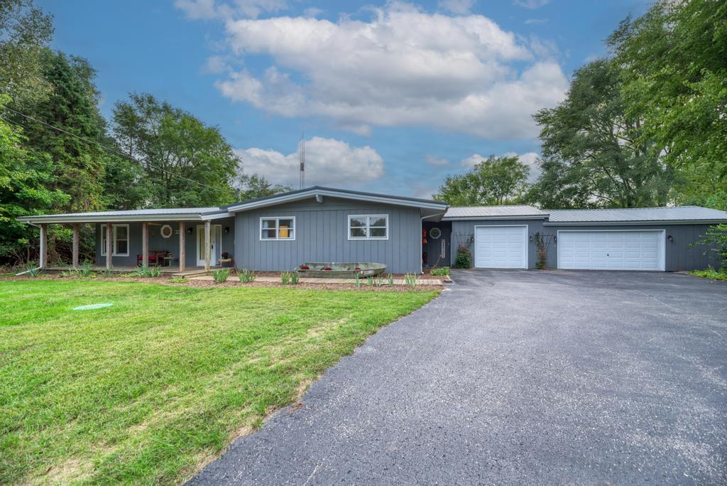 3245 N Lakeside Drive — photo