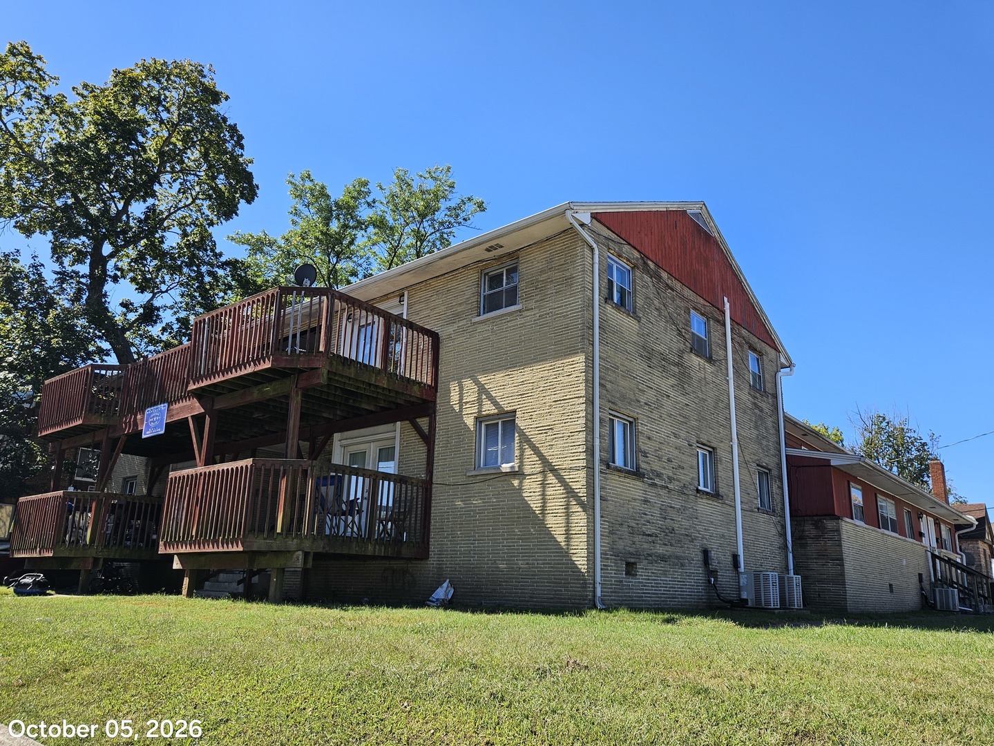 700 S Poplar Street — photo
