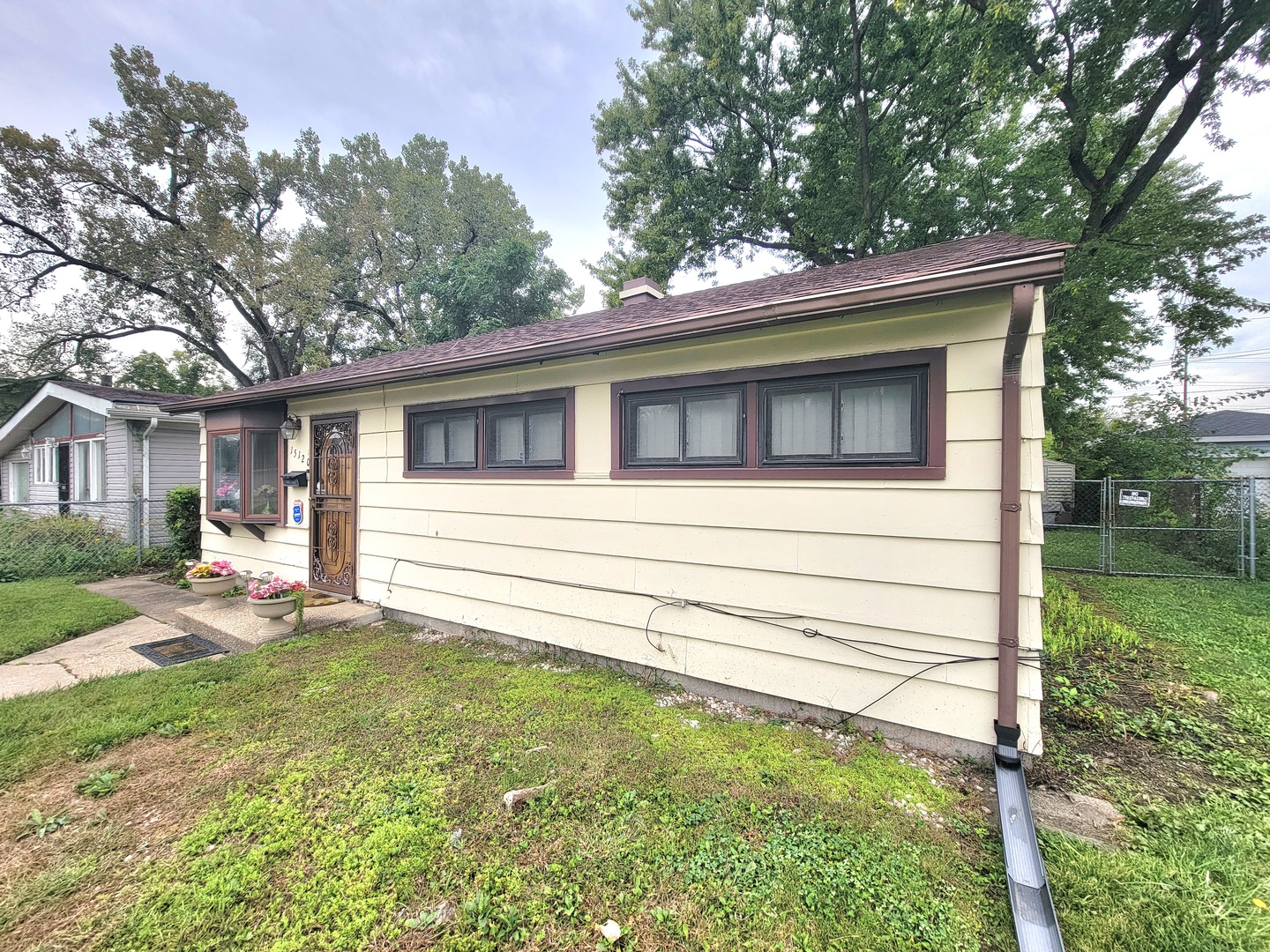 Home in Harvey, IL 60426 — photo 3