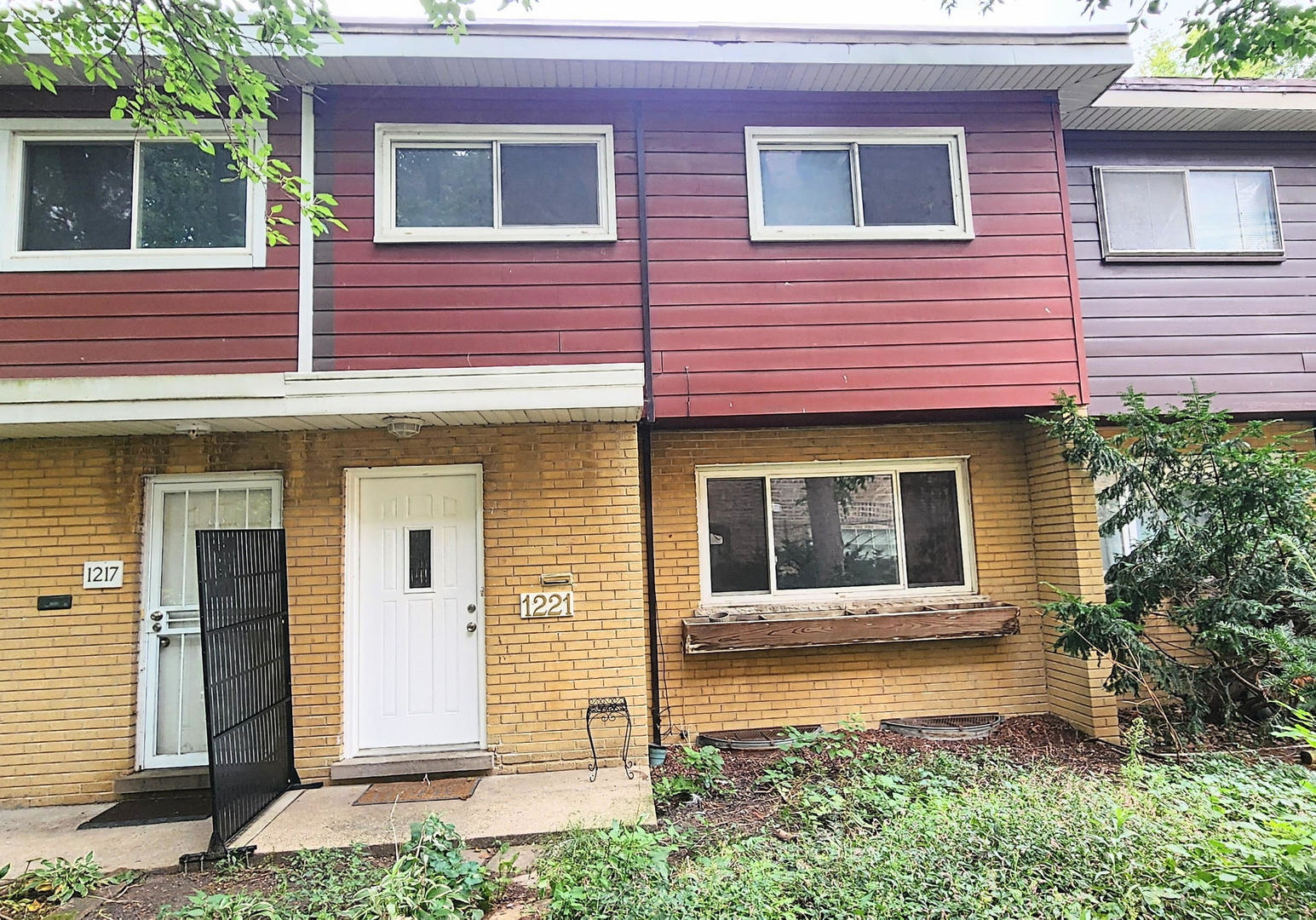 1221 Mulford Street — photo