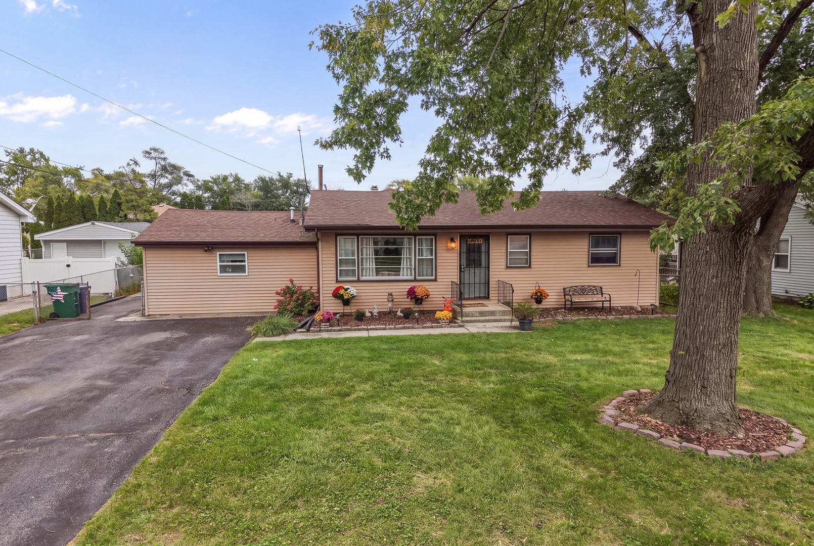 8611 Leclaire Avenue — photo