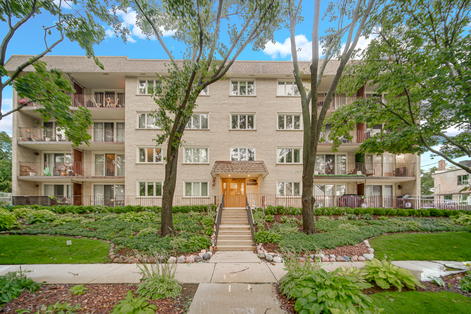 225 E Wing Street 302 — photo