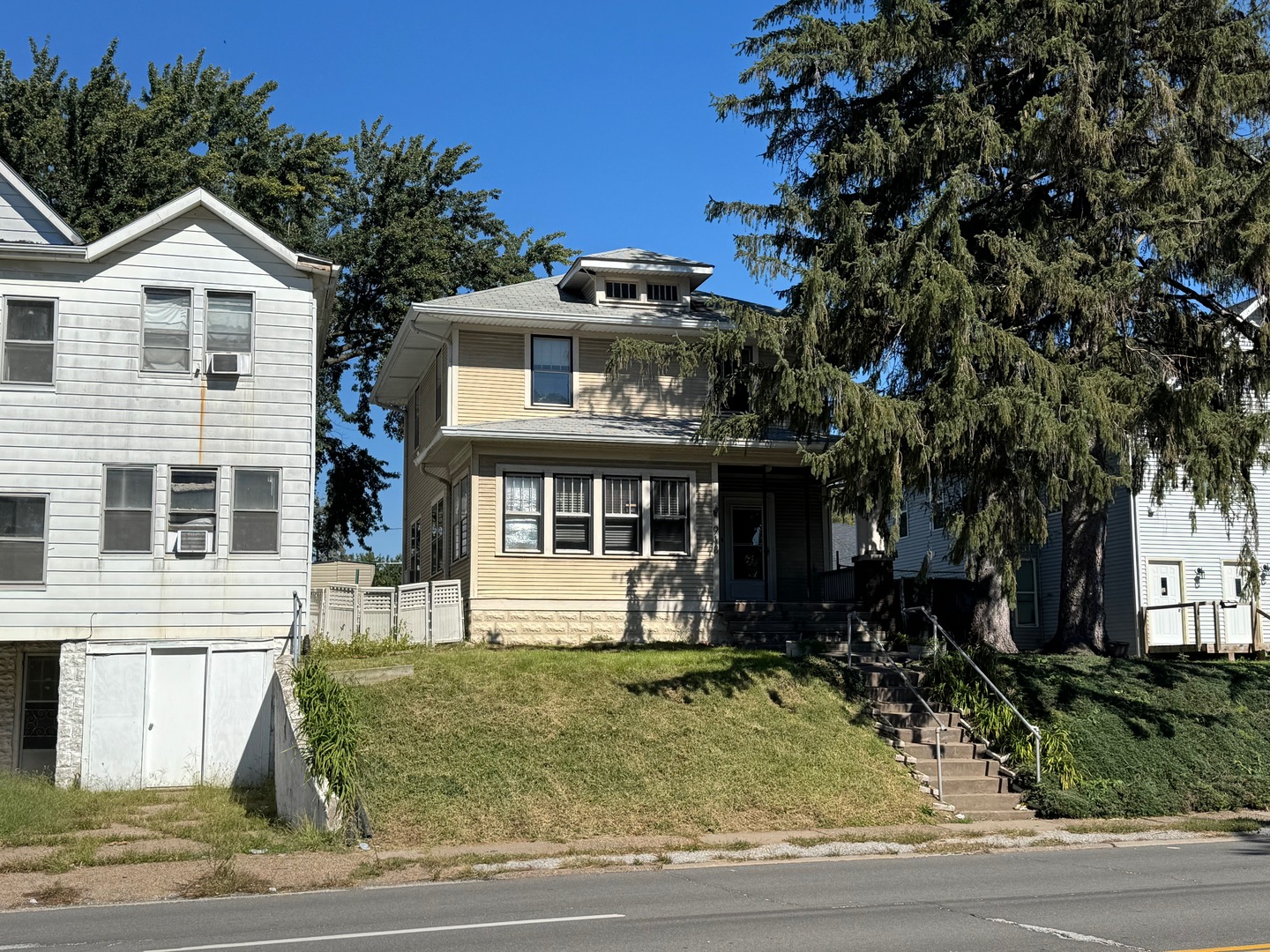 918 W Locust Street — photo